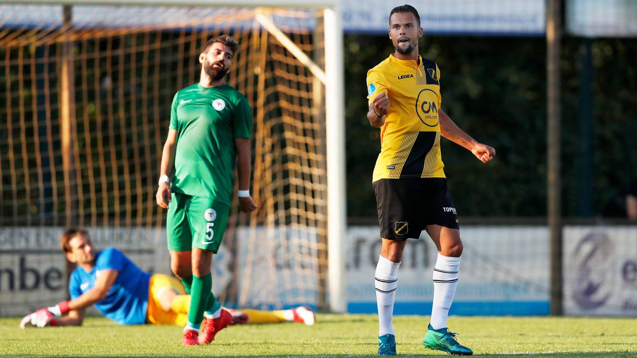 Mitchell te Vrede is blij na zijn doelpunt tegen Konyaspor (foto: VI Images).