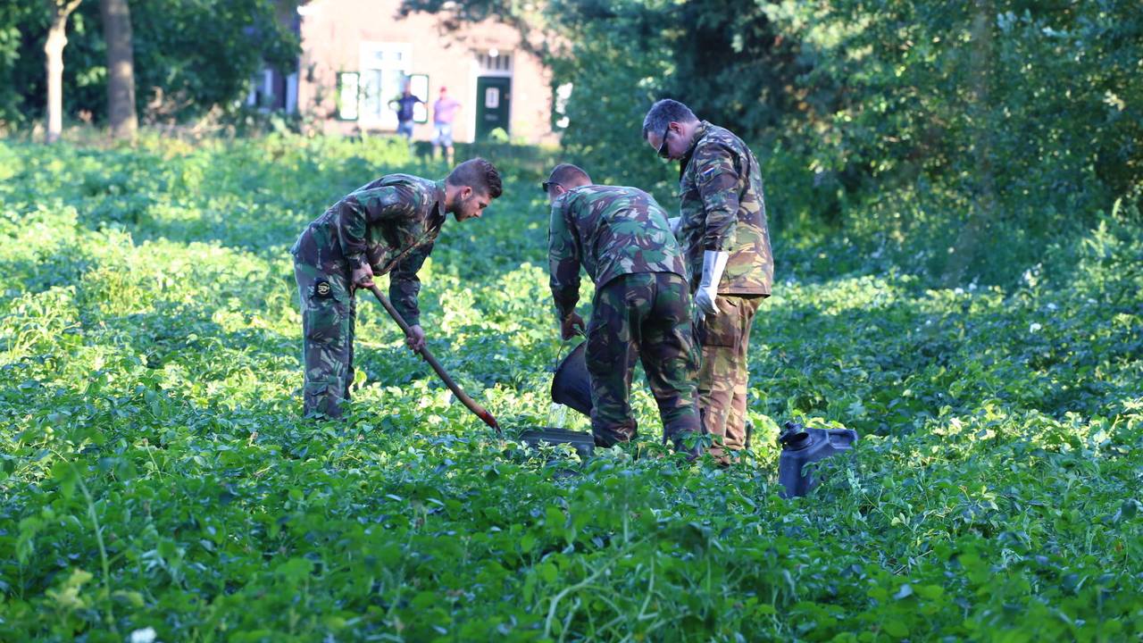 De EOD aan het werk (Foto: Sander van Gils)