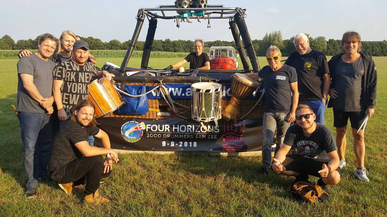 De ballon van Ad ballon uit Breda met Cesar Zuiderwijk (foto: Facebook)