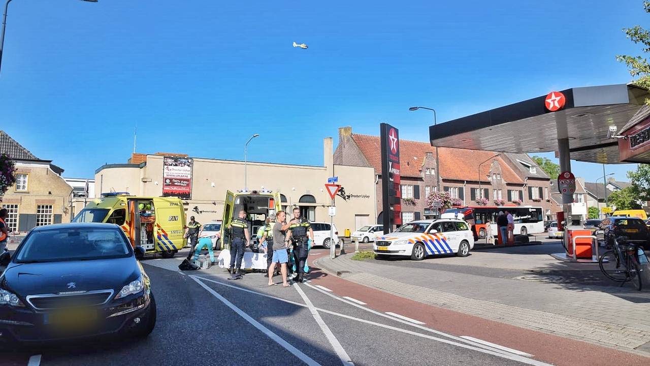 Een man (40) uit Tilburg stak de weg over en werd aangereden (Foto: Toby de Kort).