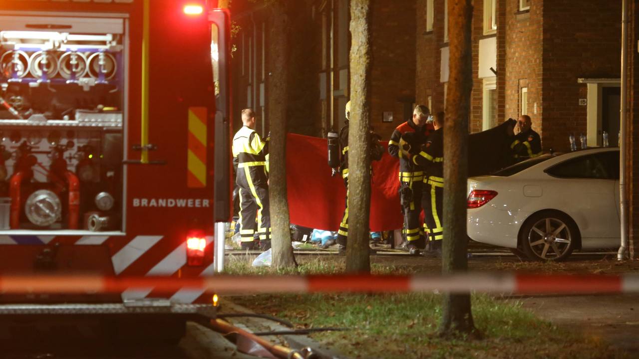 Bij de brand in de schuur kwam een jonge vrouw om het leven. (Foto: Obscura Foto)