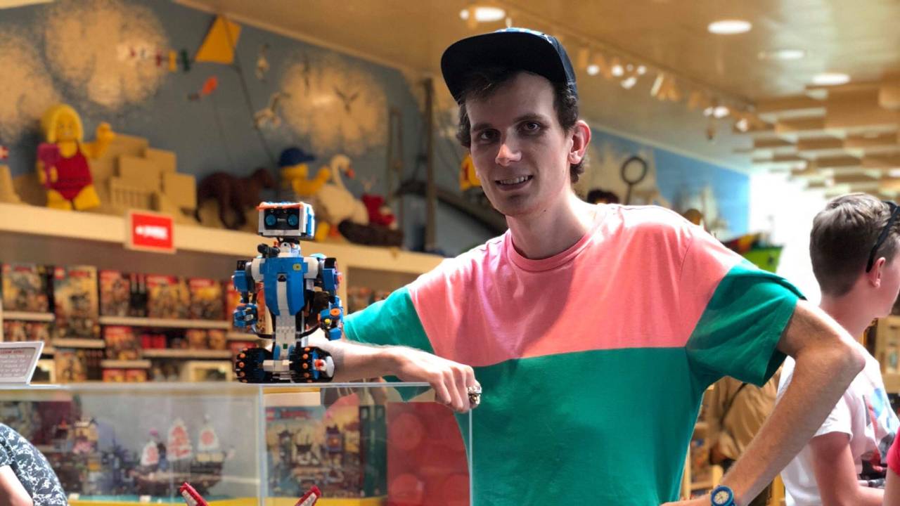 Niek van Slagmaat is stapelgek op LEGO. (foto: Niek van Slagmaat)