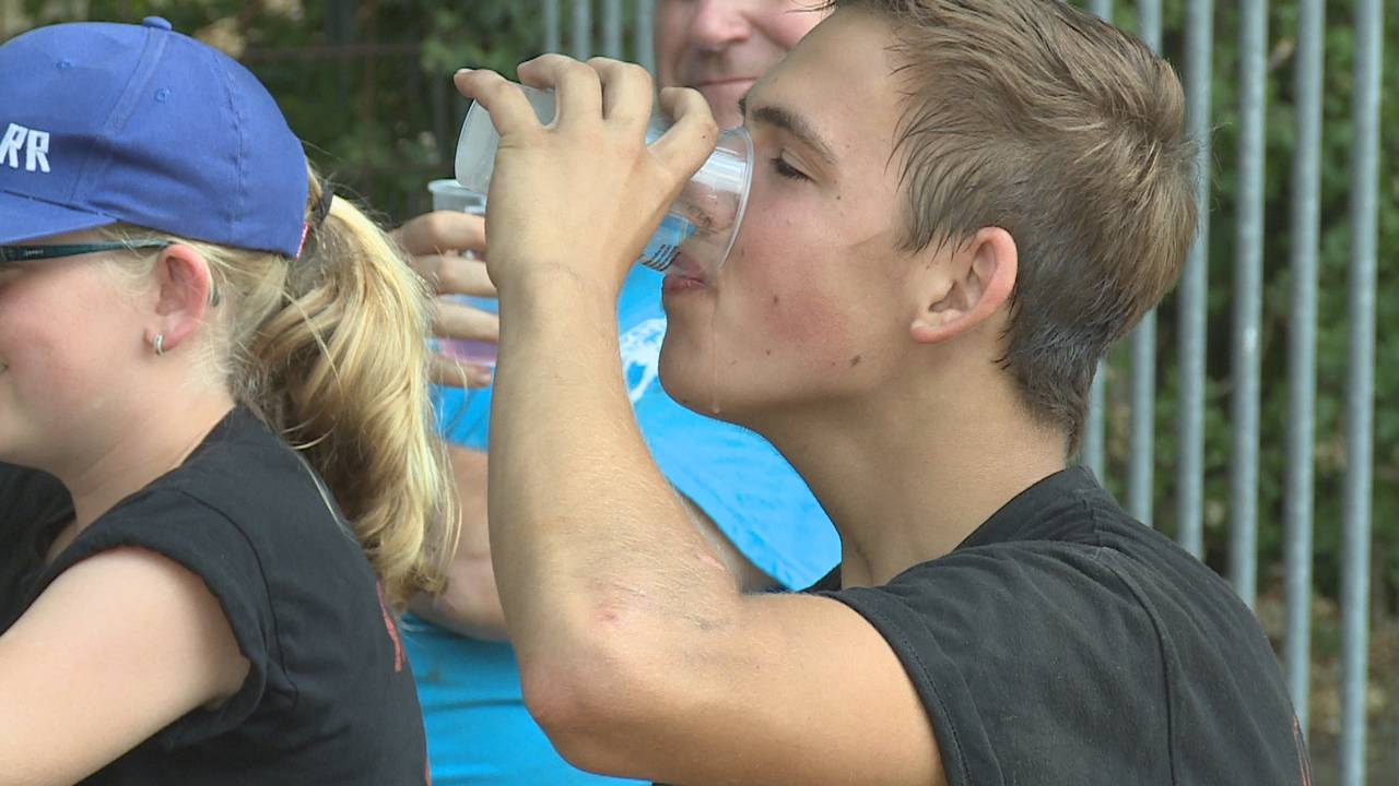 Heel veel drinken om de hitte de baas te blijven (archieffoto).