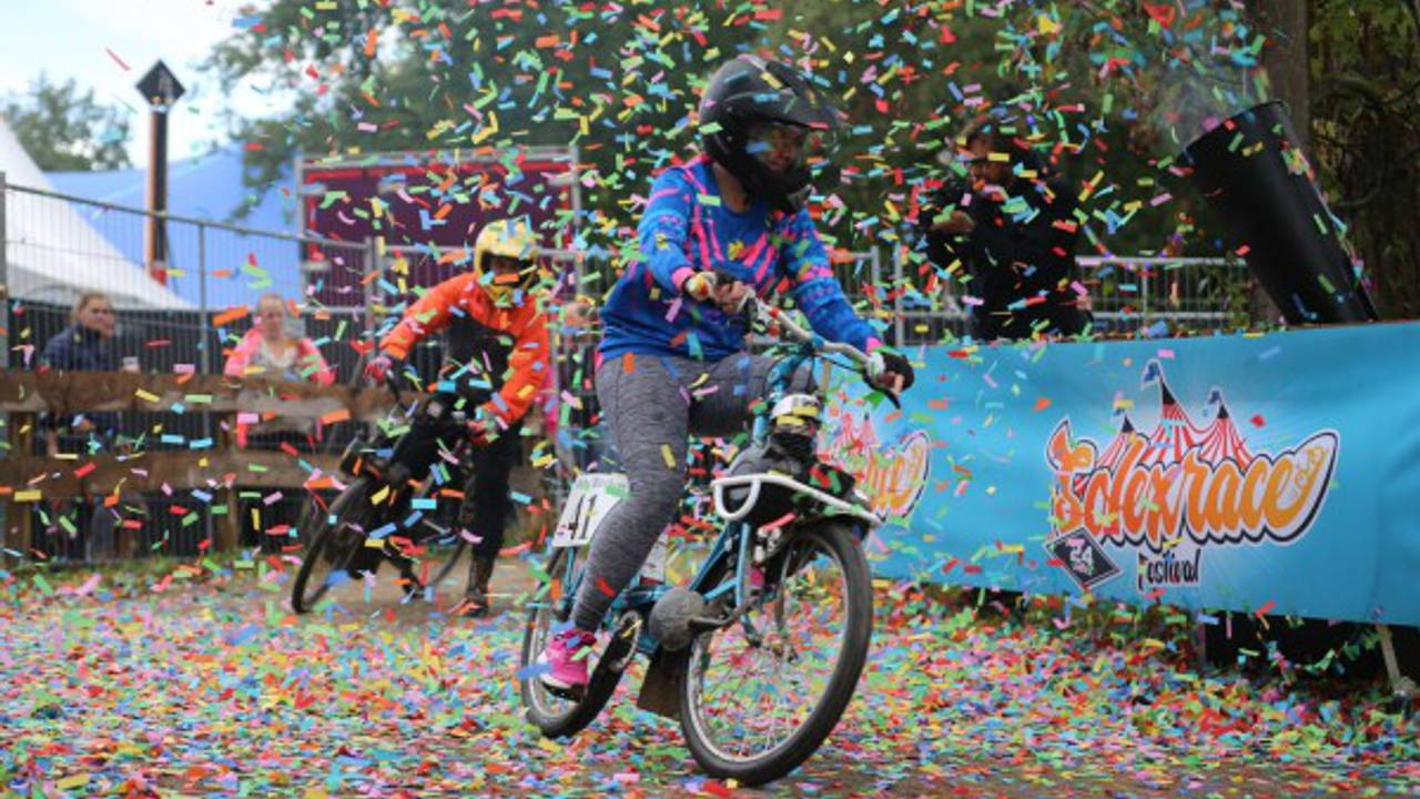 24 uur op de solex in Heeswijk. (Foto: Fons Hendriks/Hendriks Multimedia)