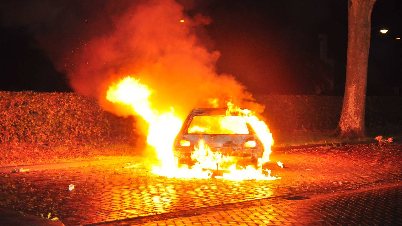 Weer auto in vlammen op in Waalwijk - Omroep Brabant