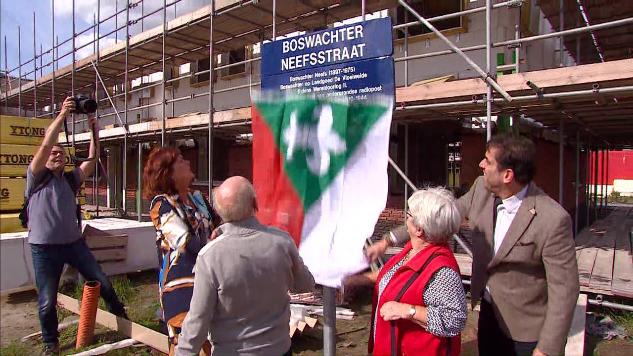 De onthulling van de straatnaamborden (foto: Ilse Schoenmakers)