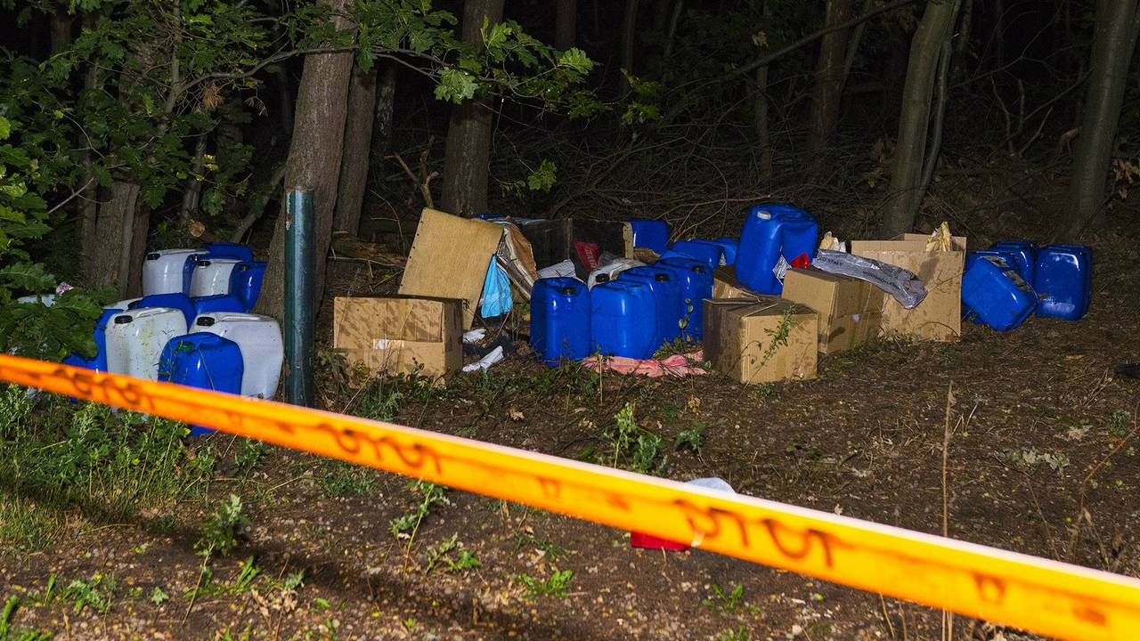 Het gaat vermoedelijk om drugsafval. (Foto: SQ Vision)
