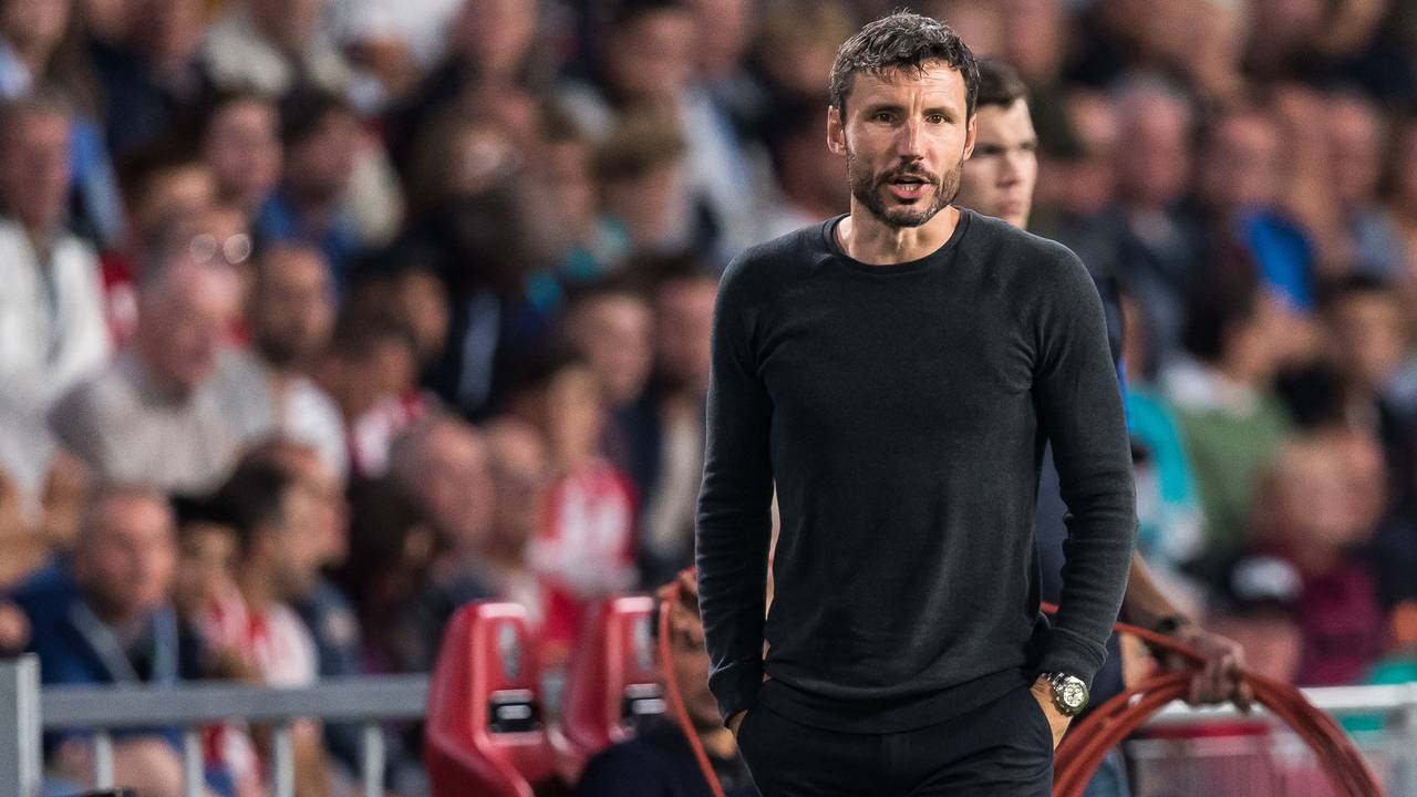 Trainer Mark van Bommel geeft talenten de kans. (Foto: VI Images)