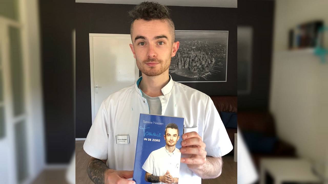 Tommie Niessen schreef een boek over zijn werk: Tommie in de zorg