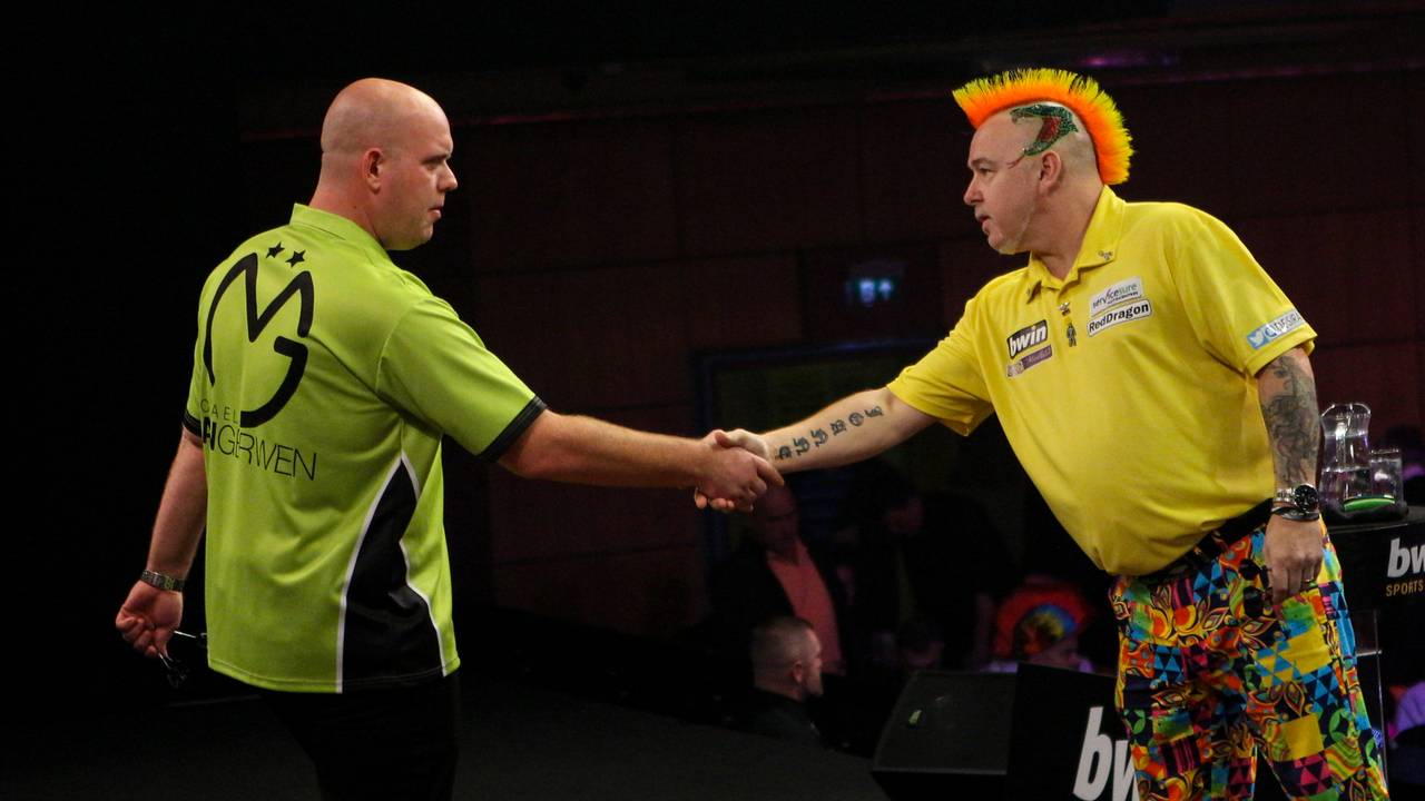 Michael van Gerwen en Peter Wright nemen het drie keer tegen elkaar op. (Foto: VI Images)