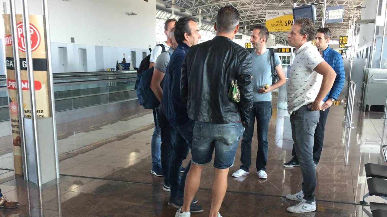 PSV-supporters op Zaventem, de luchthaven in Brussel.