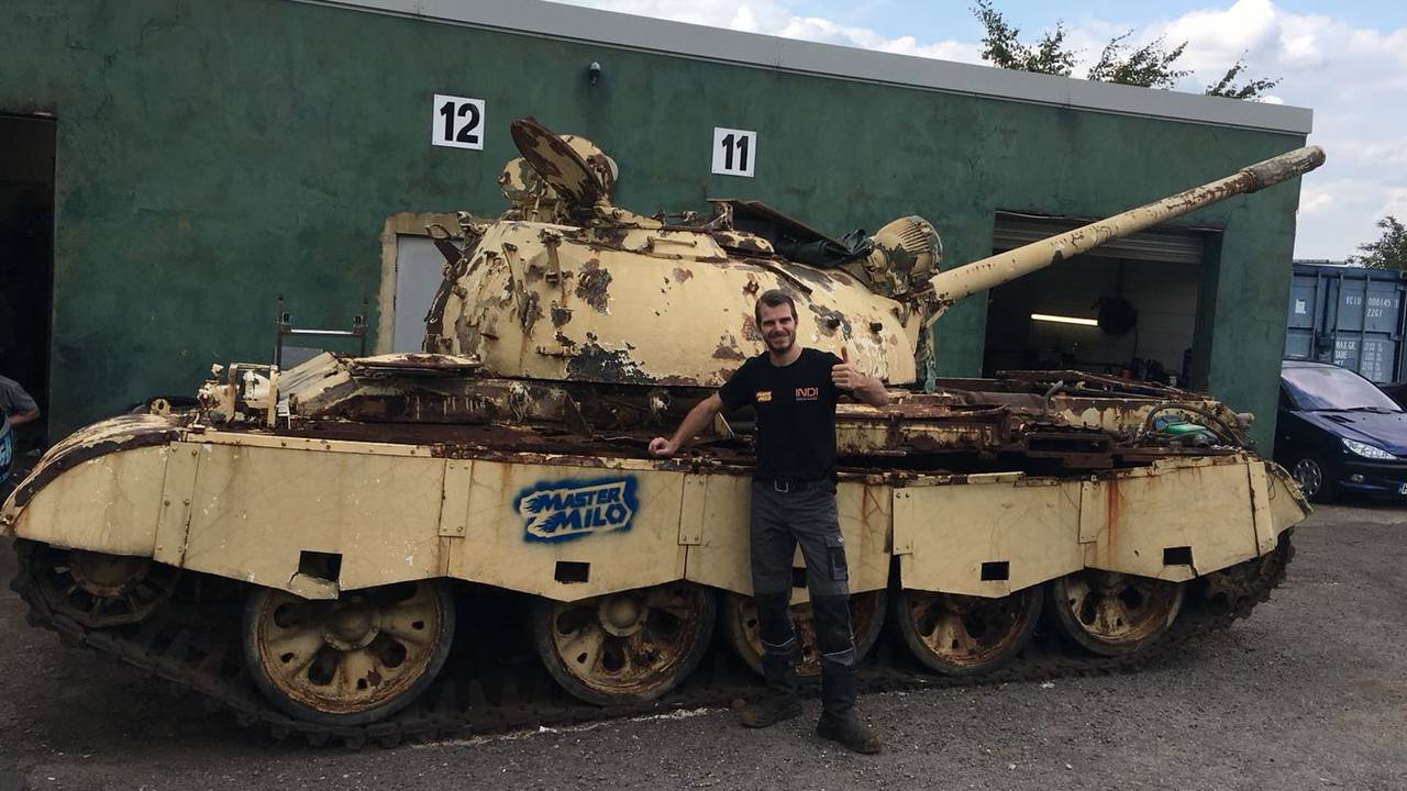 YouTube-ster Mastermilo uit Baarle-Nassau kocht een Russische tank.