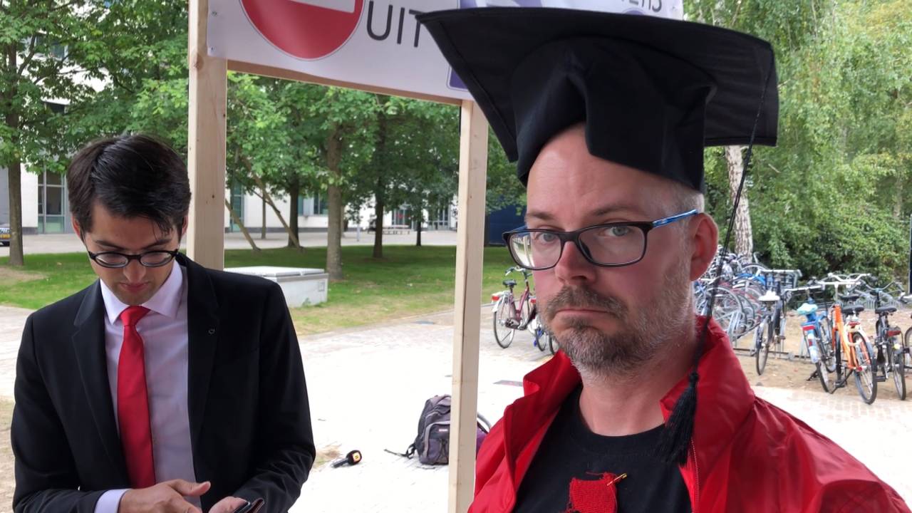 Hoogleraren zijn boos, want ze krijgen te weinig een vaste aanstelling.