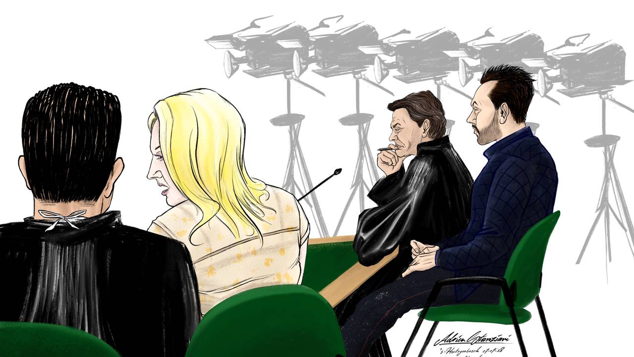 De ouders van baby Hannah en de advocaten in rechtbank in Den Bosch. (Tekening: Adrien Stanziani)