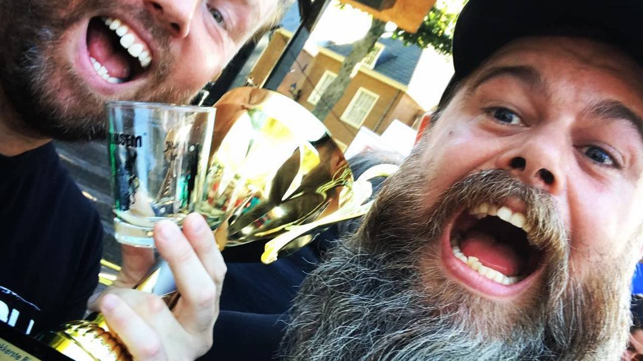 De brouwers van brouwerij Bliksem na hun overwinning (Foto: Brouwerij Bliksem/Facebook)