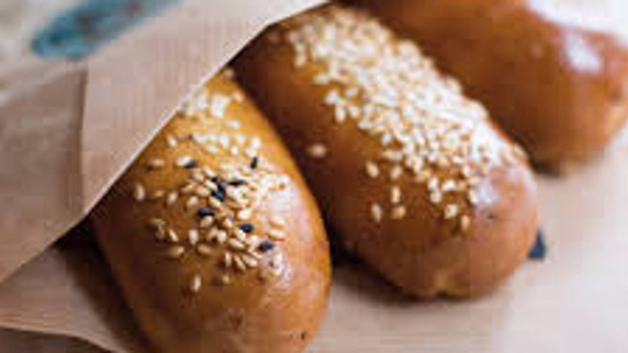 De Mienekes van Bart Houben zijn culinaire worstenbroodjes