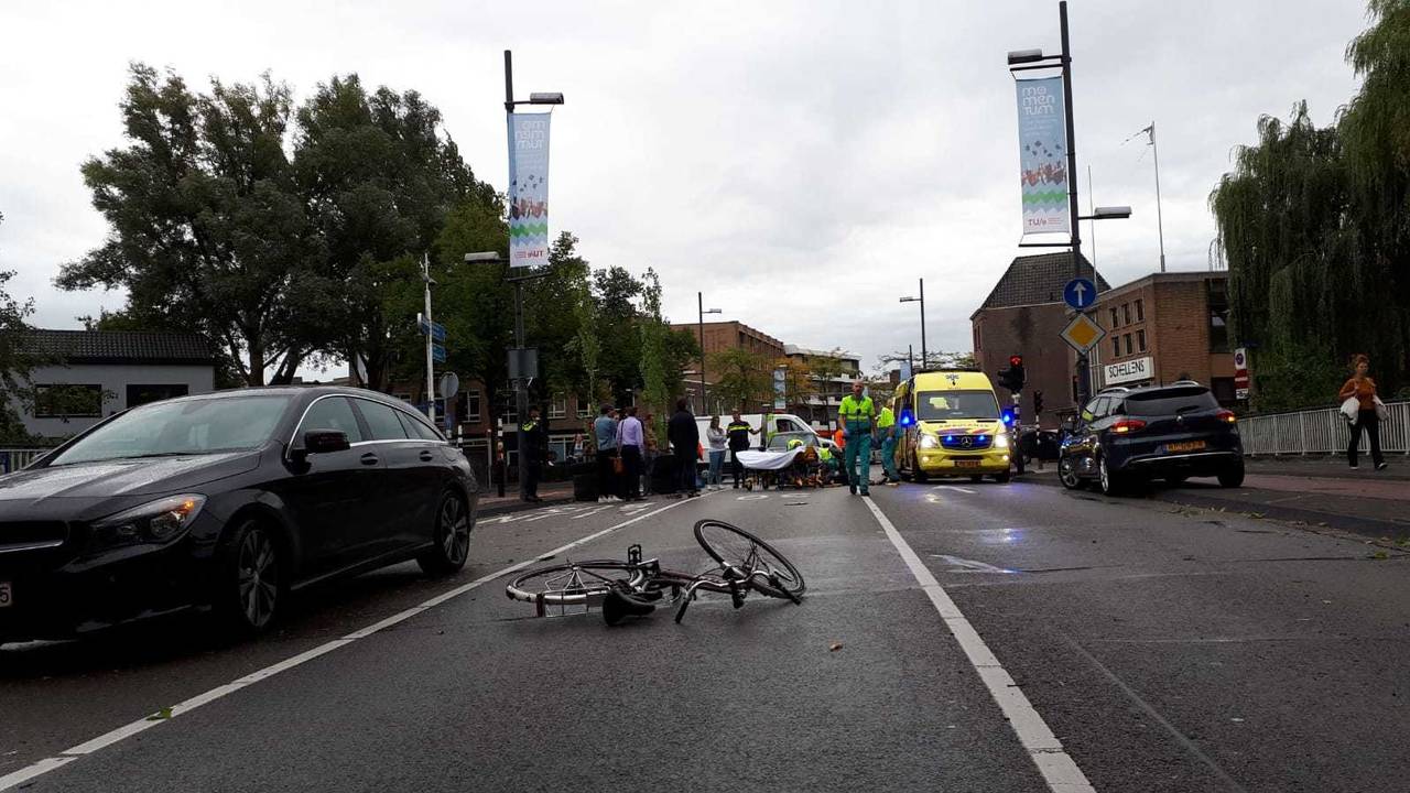 Het ongeluk gebeurde op de Vestdijk. (Foto: SQ Vision)