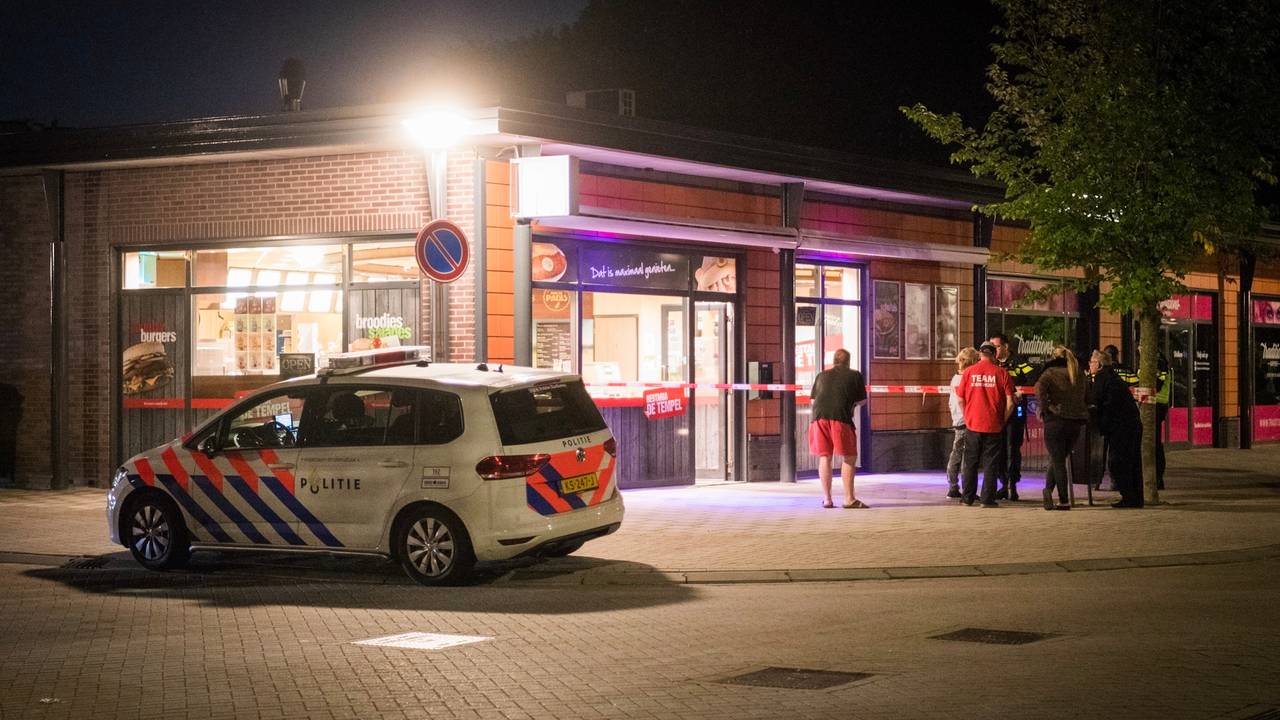 De overvallers maakten geld buit. (Foto: Sem van Rijssel/SQ Vision)