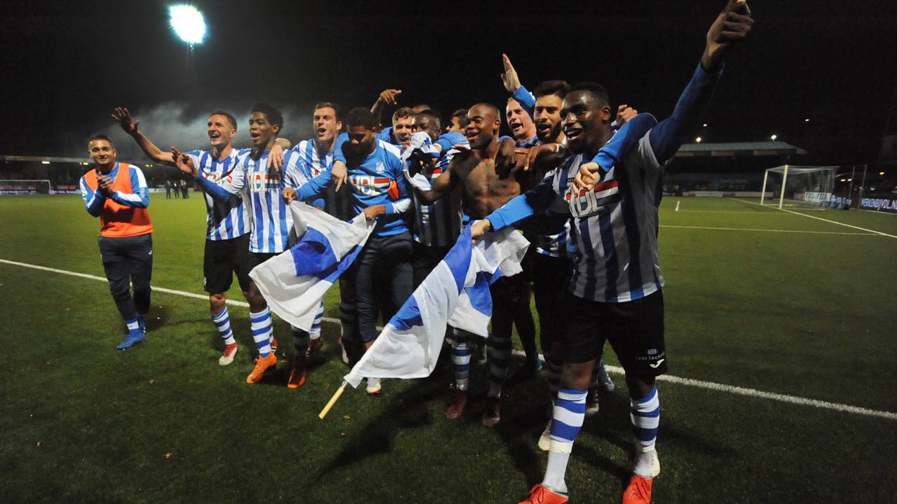 Vreugde bij de spelers van FC Eindhoven na de 1-1 tegen FC Twente. (Foto: Orange Pictures)