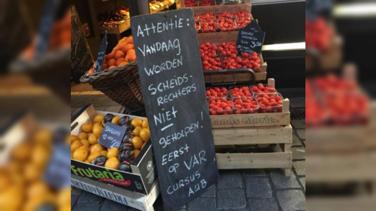 Attentie: scheidsrechters worden niet geholpen (foto: WOUT groenten en fruit speciaalzaak).