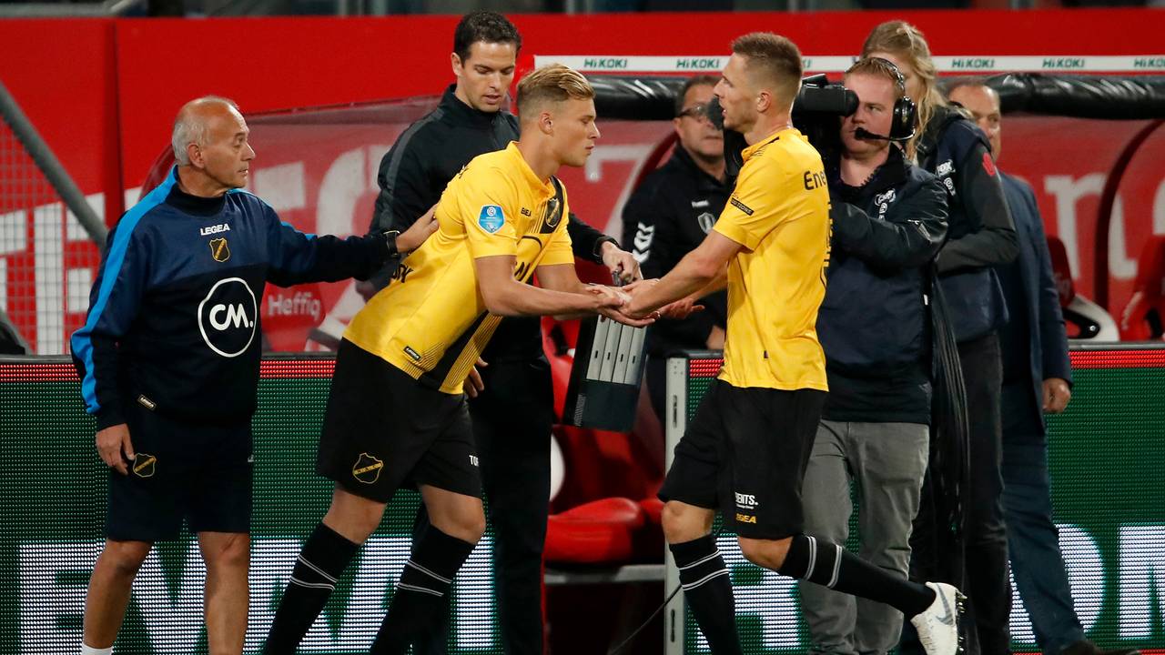 De eerste minuten van Sydney van Hooijdonk in het shirt van NAC (foto: VI Images).