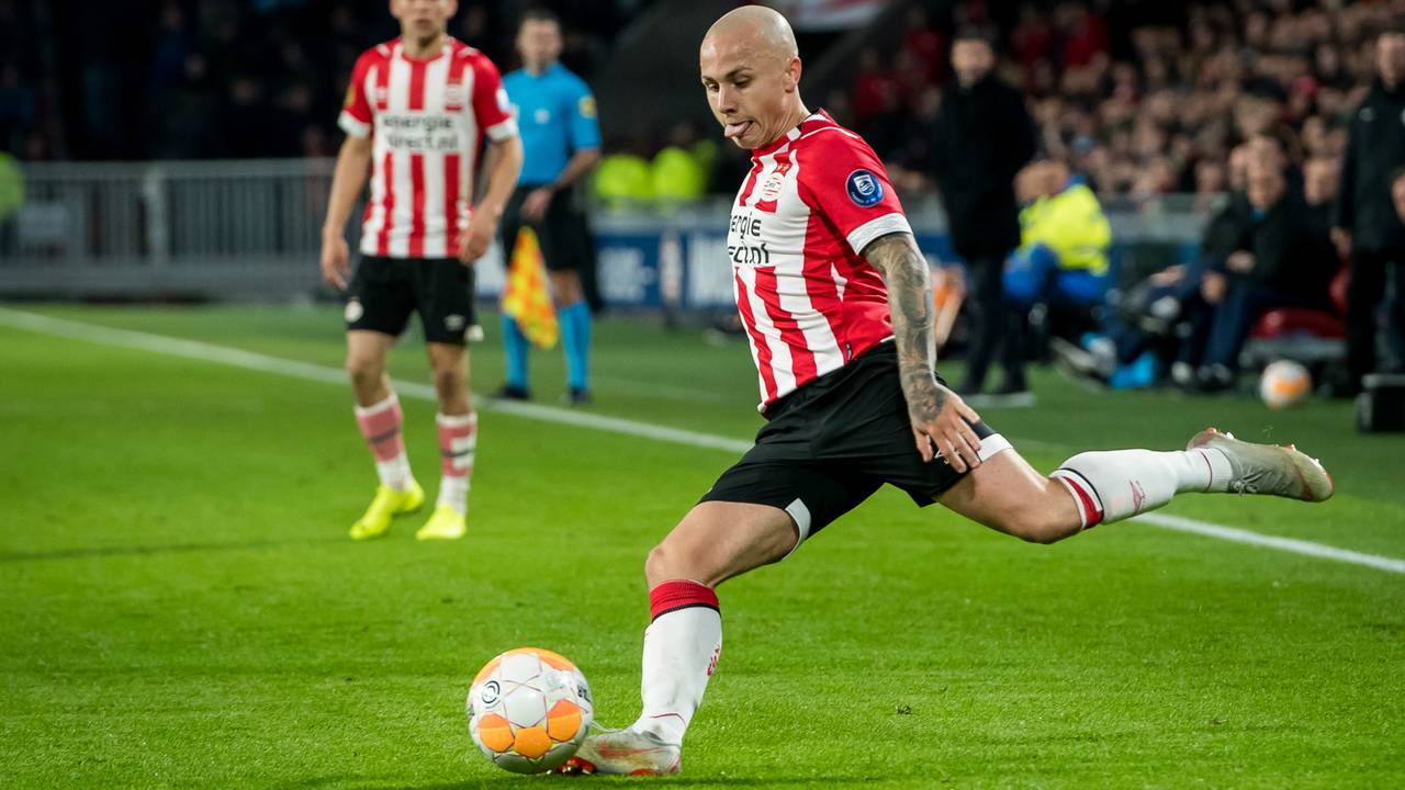 Linksback Angelino in actie. (Foto: VI Images)