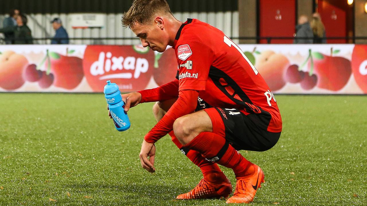 Teleurstelling bij Helmond Sport-middenvelder Bram Zwanen. (Foto: Orange Pictures)