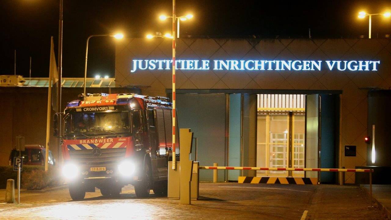 Bij de brand in een van de cellen in de PI in Vught zou een gevangene gewond zijn geraakt (Foto: Bart Meesters)