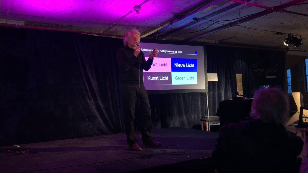 Glow-directeur Ronald Ramakers presenteert de nieuwe huisstijl