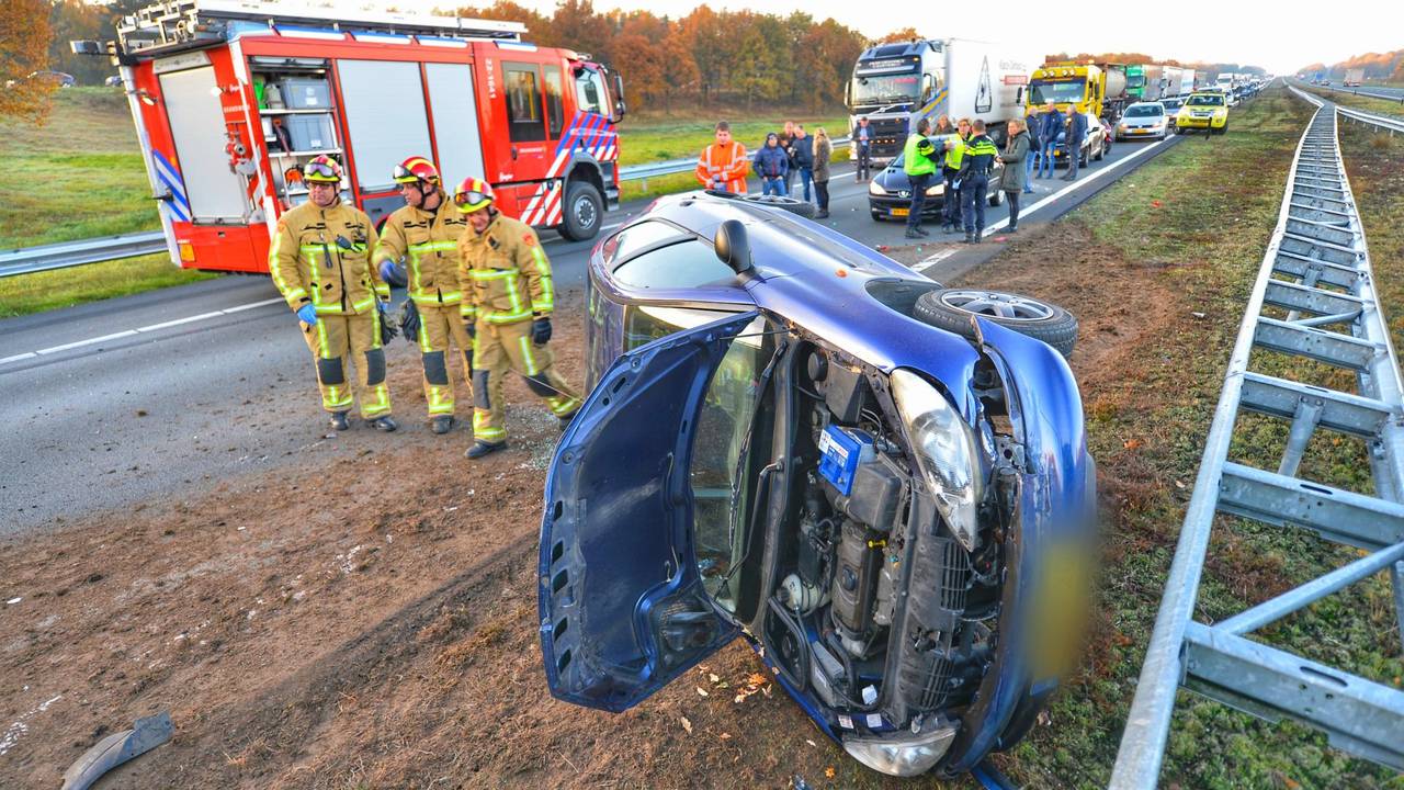 De A67 werd afgesloten vanwege een ongeluk. (Foto: Rico Vogels)
