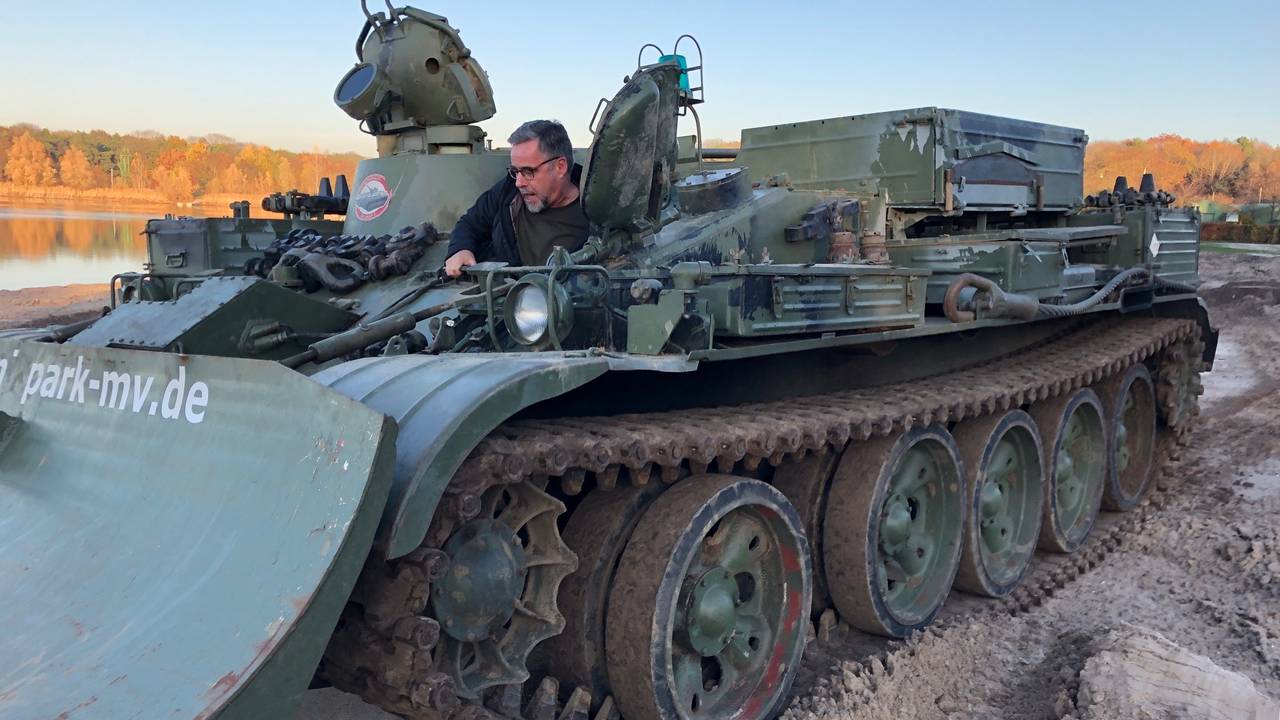 Rijden in een oude legertank: 'Dit wordt het nieuwe paintballen' - Omroep Brabant: het laatste nieuws uit Brabant, sport en informatie uit jouw regio.