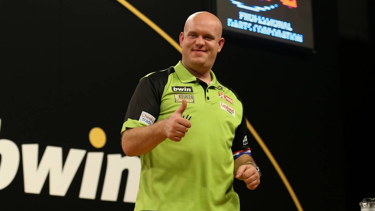 Michael van Gerwen is blij na de zege op Jonny Clayton (foto: VI Images).