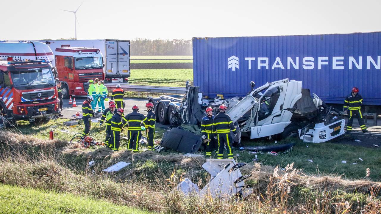 Man 56 Uit Duitsland Komt Om Het Leven Bij Ongeluk Met Vrachtwagens Op A4 Bij Bergen Op Zoom Omroep Brabant