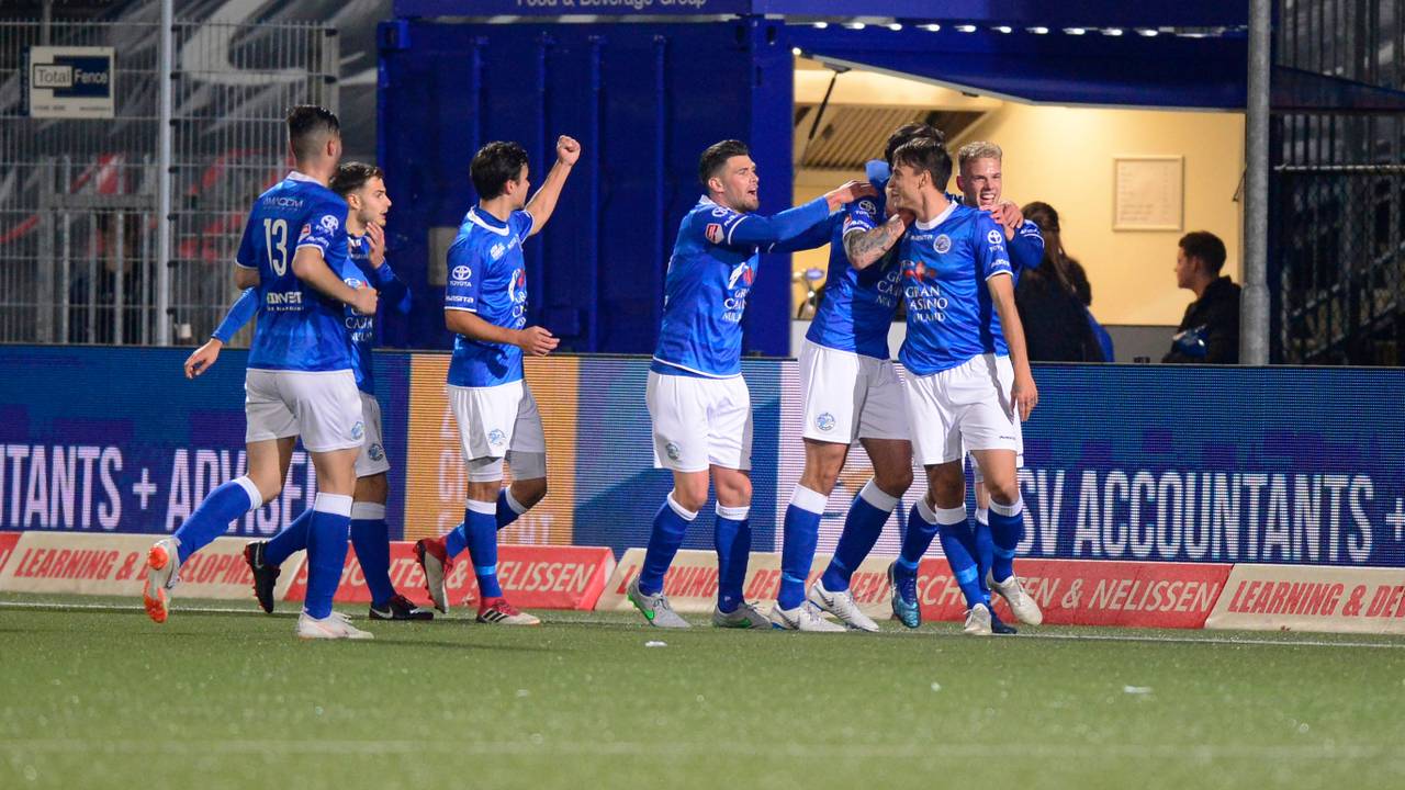 Vreugde bij de spelers van FC Den Bosch na de zege op FC Twente. (Foto: Orange Pictures)