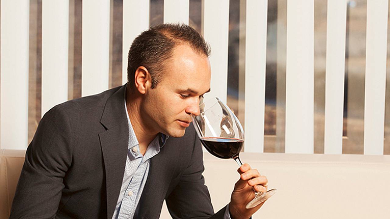 Iniesta heeft tegenwoordig vooral een neus voor de wijn. (Foto: Bodega Iniesta)