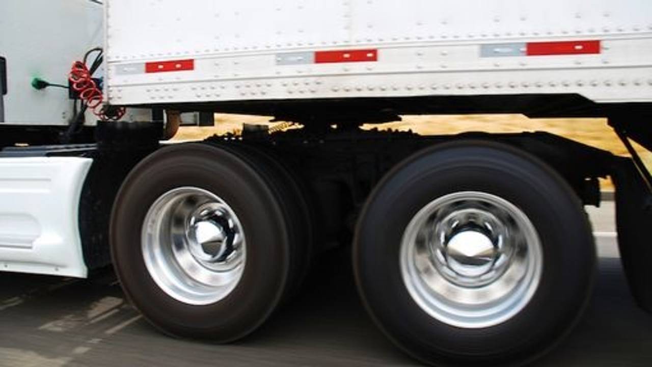 Sinds vorige week zijn drie 'Tilburgse' vrachtwagens al rijdend op de snelweg overvallen (Foto: archief)