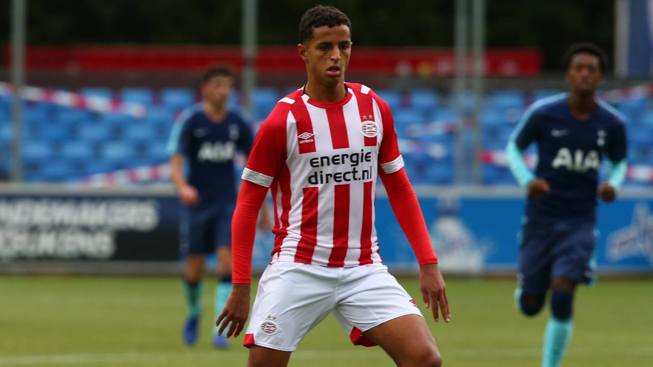 Mark van Bommel laat zestienjarig talent Mohammed ...