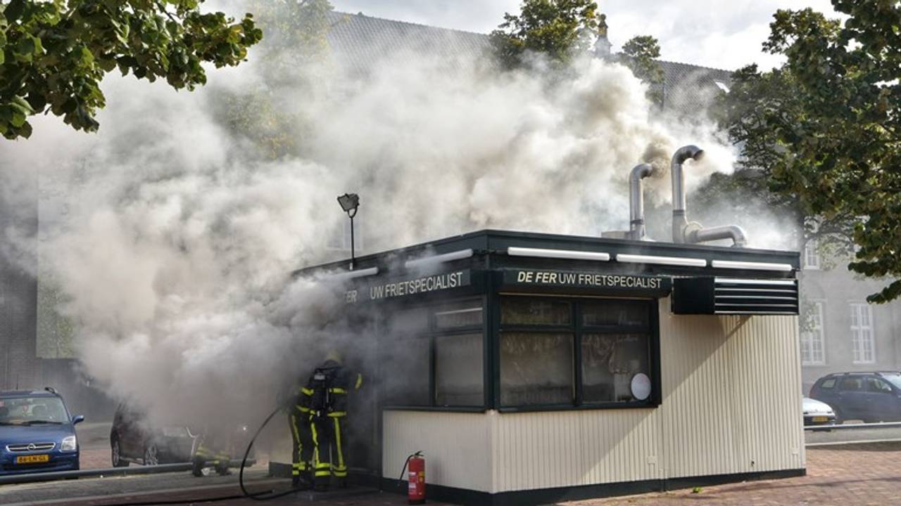 Door brand verwoeste snackbar De Fer bakt volgend jaar weer friet,  nostalgie keert terug in Breda - Omroep Brabant