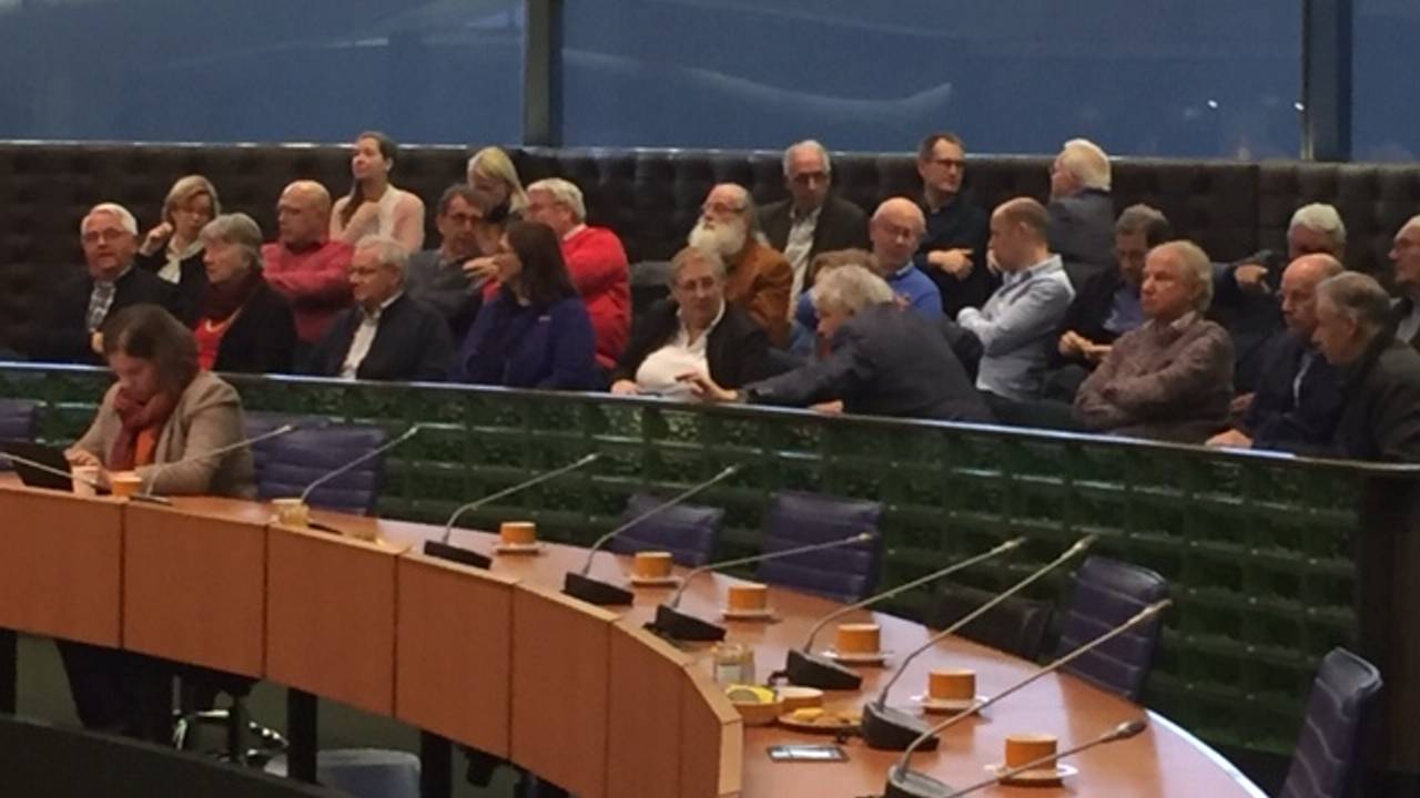 Nuenenaren op de publieke tribune (Foto: Jan de Vries)