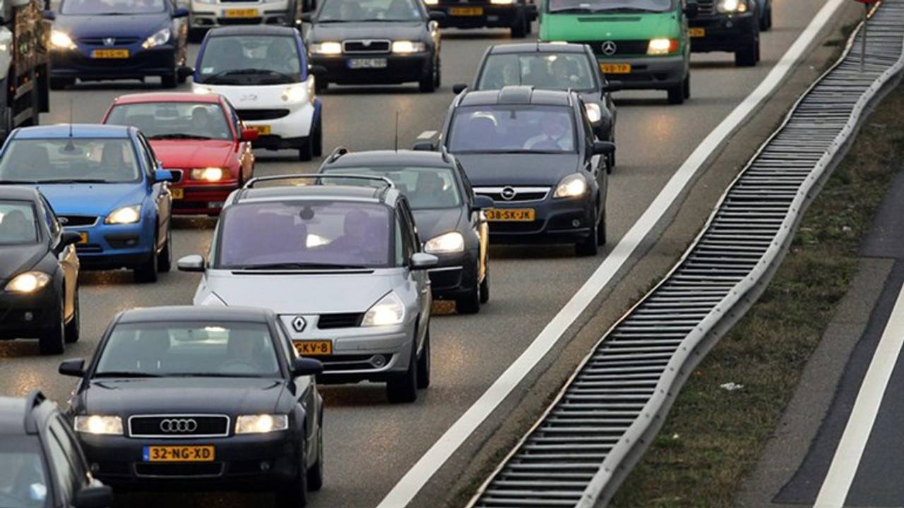 File op A67 door ongeluk met twee vrachtwagens. (Archieffoto)