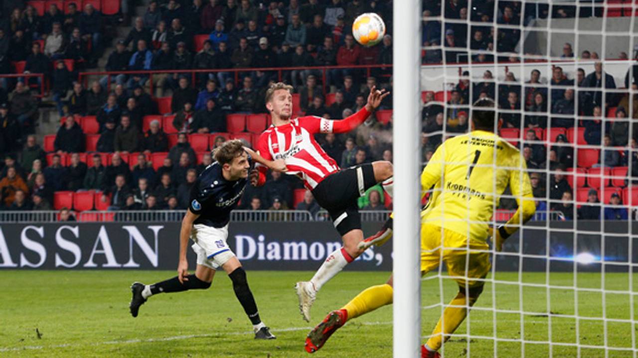 De omhaal van Luuk de Jong gaat volgens Willy van de Kerkhof de geschiedenisboeken in. (Foto: VI Images)