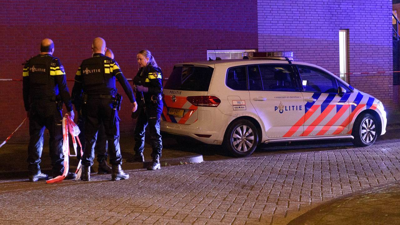 De politie doet onderzoek na de schietpartij. (Foto: Tom van der Put)