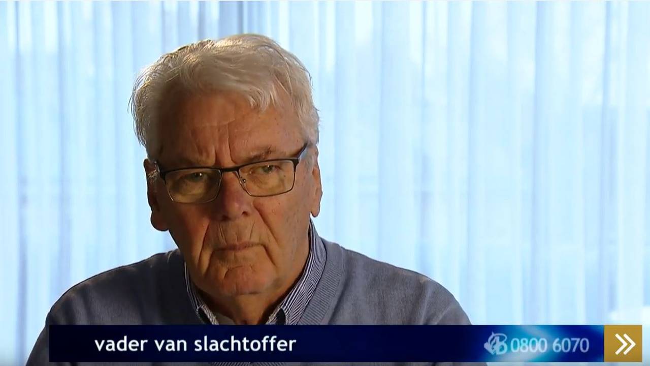 De vader van de geliquideerde Rob Sengers doet in Bureau Brabant zijn verhaal (Foto: Beelden Politie)