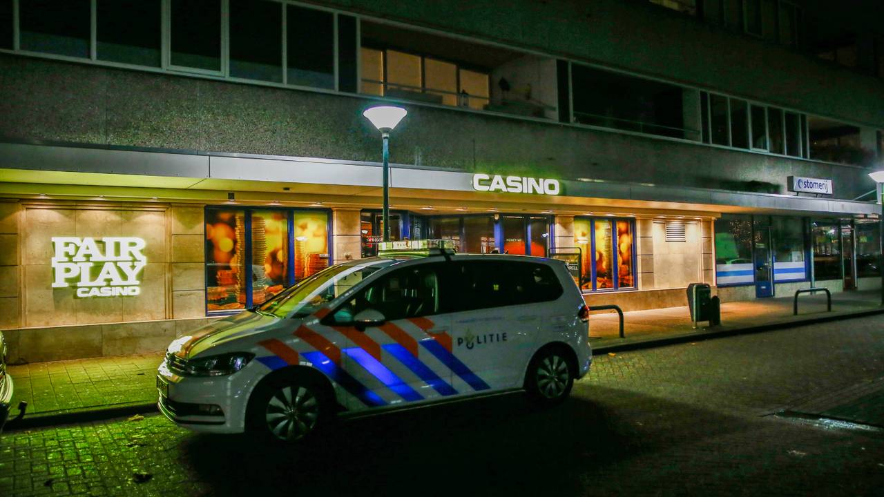 Een gewapende man drong het casino binnen. (Foto: 112nieuwsonline)