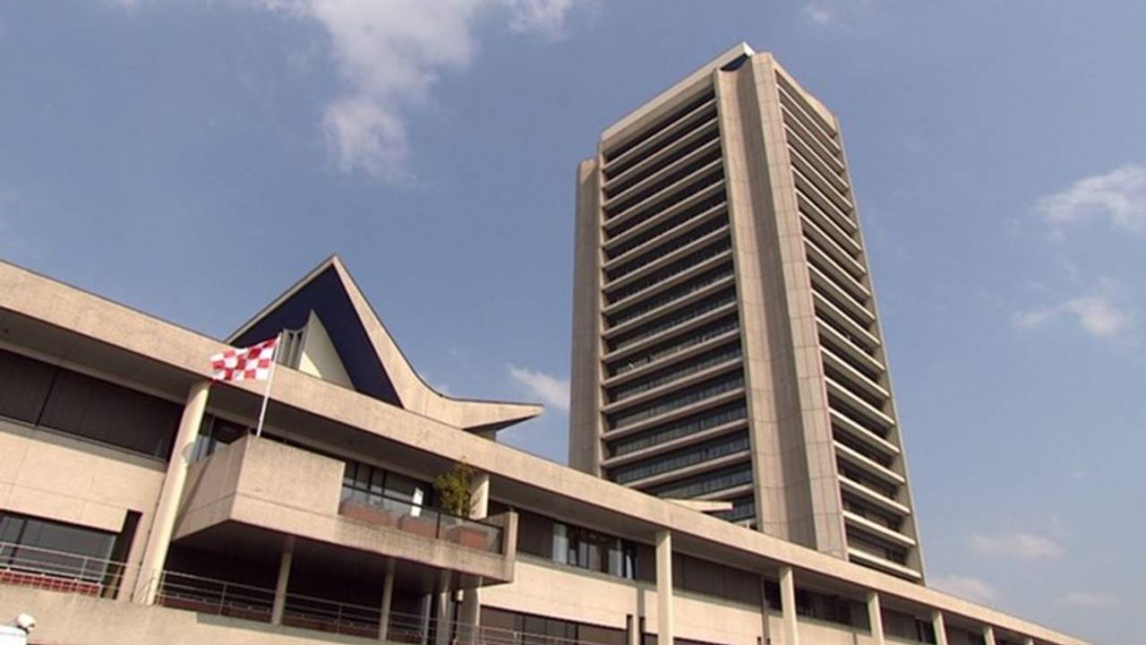 Moeten studenten Brabantse politiek uit het slob halen?