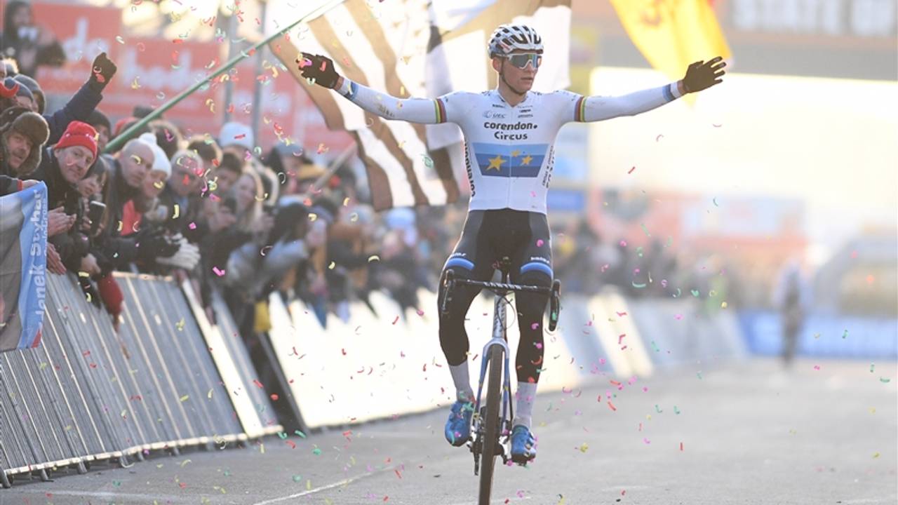 Van der Poel is ook met kerst de snelste. Foto: VI Images.