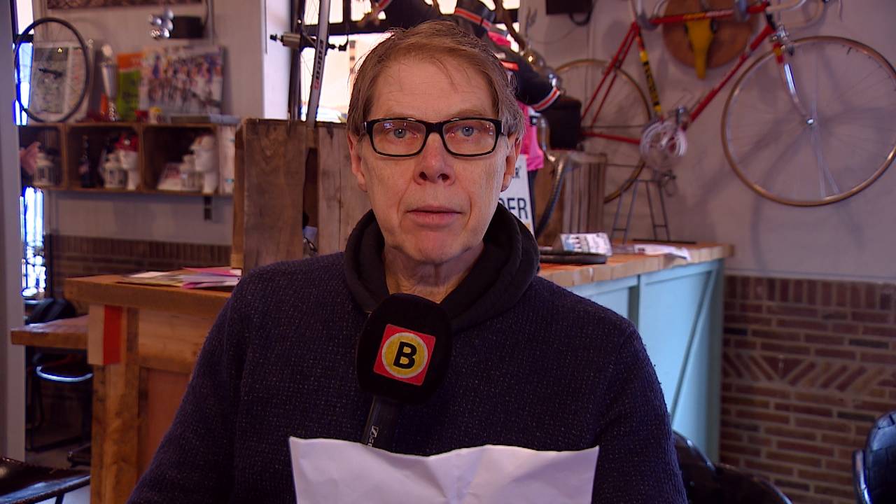 Wim Daniëls leest het oefendictee voor.