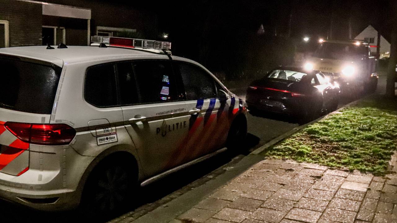 De zwarte auto, die door de politie werd achtervolgd (foto: 112Nieuwsonline).