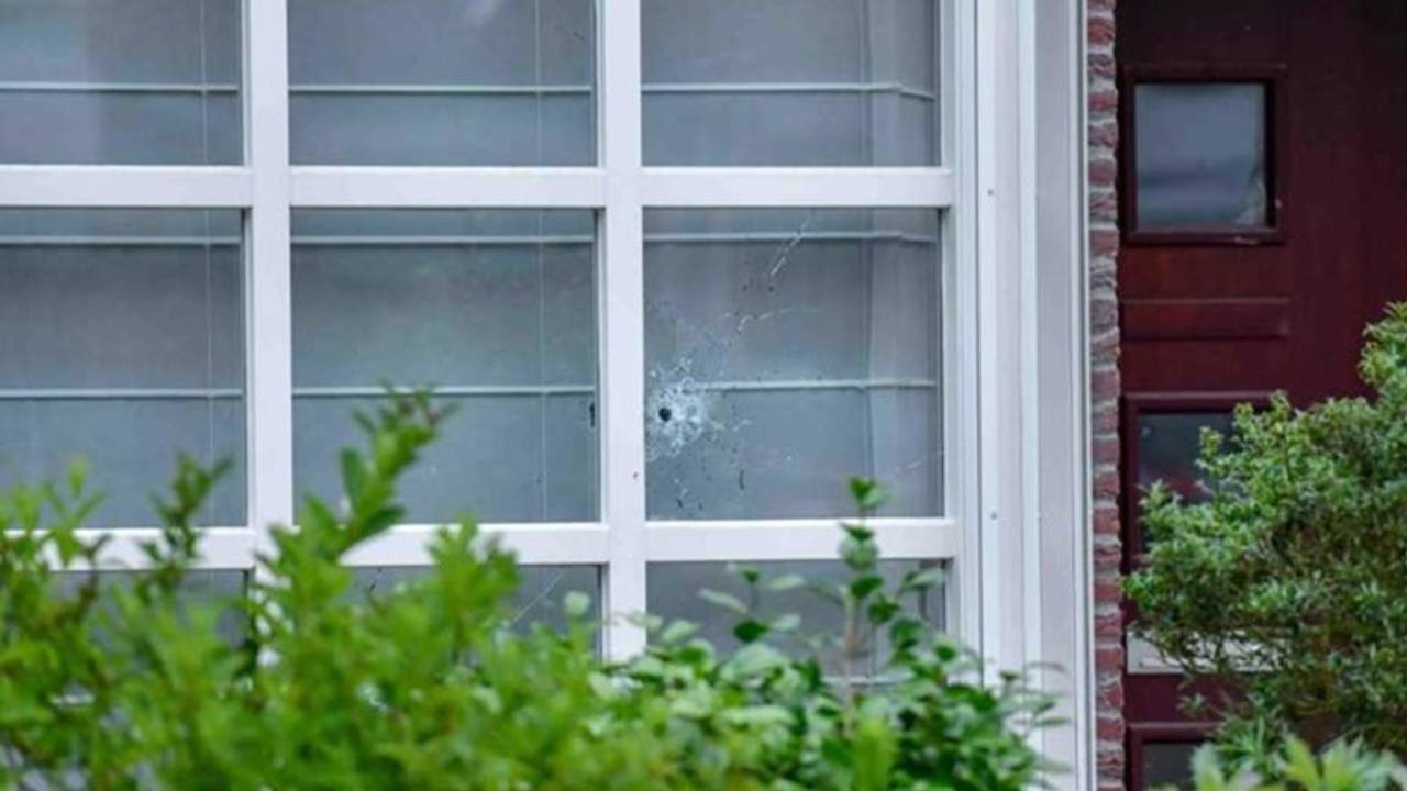 De kogelgaten waren duidelijk zichtbaar. (Foto: Dave Hendriks/SQ Vision Mediaproducties)