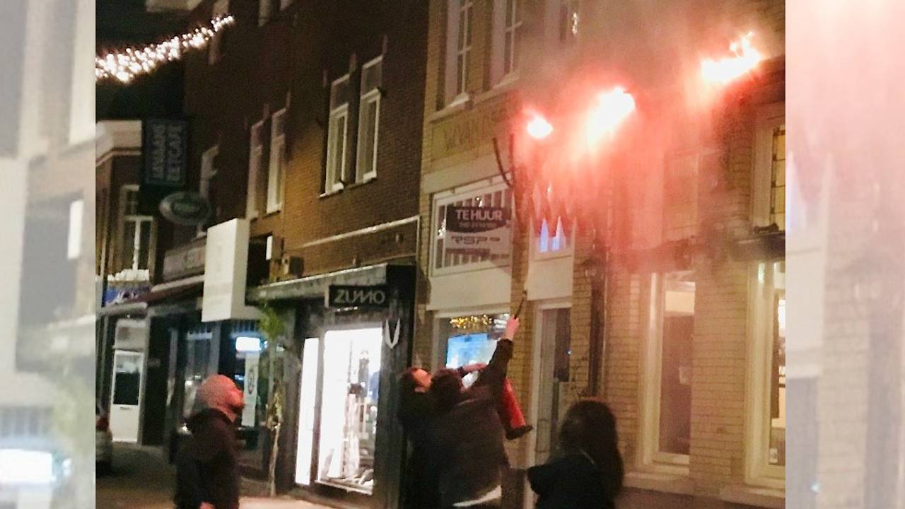 Tom en Bob in actie tijdens het blussen Foto: Tom Hissel